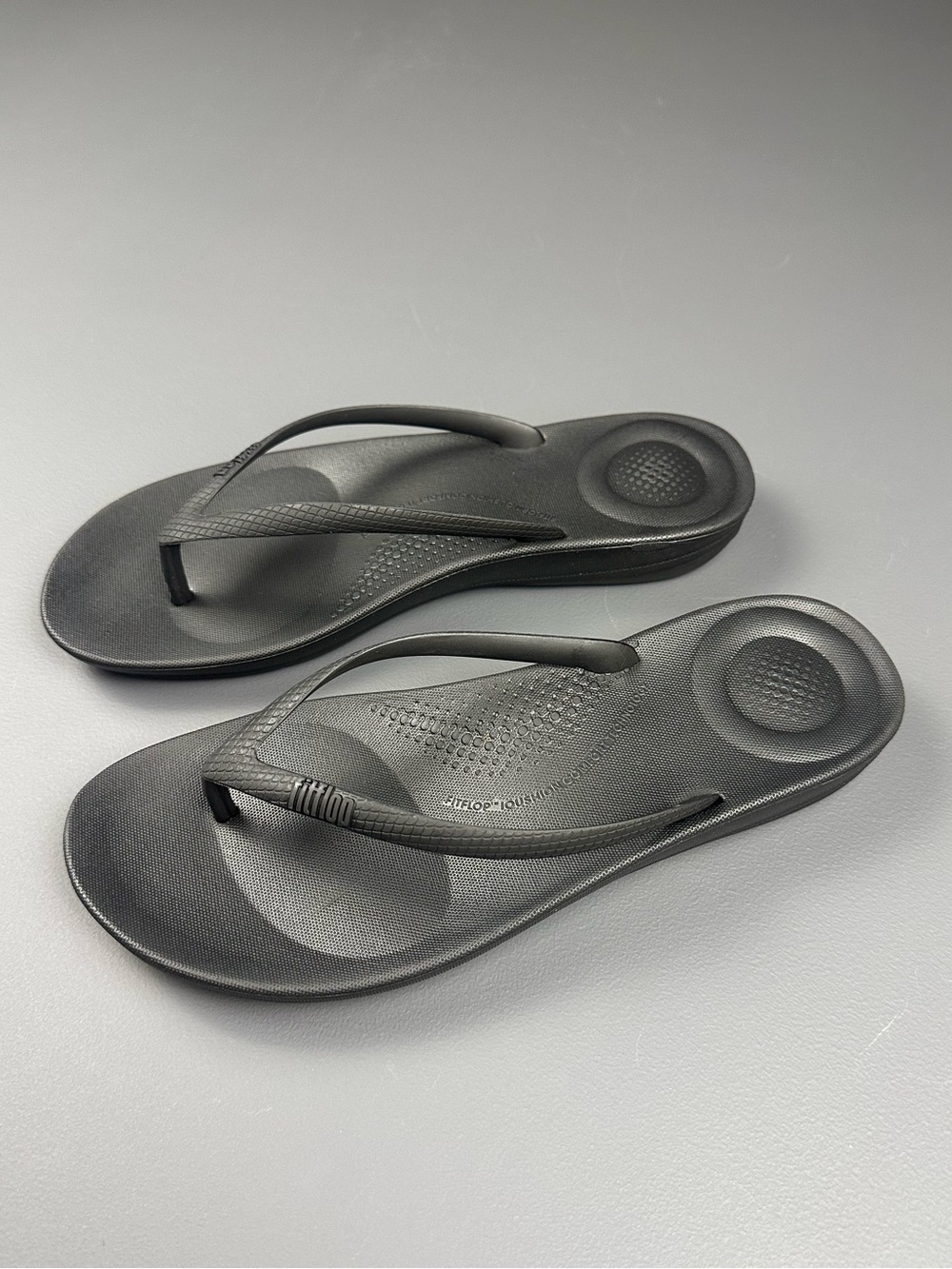 FitFlop iQushion Comfort Flip Flops Black Women’s Size 8 EU 39